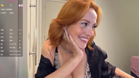 Snapshot of smilee_girl chatting on 02/11/26, 12:43 Emily Burns online show from 02/11/26, 12:43