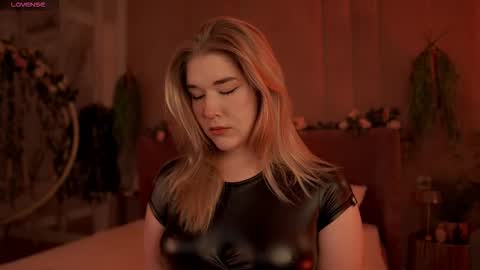 Mia online show from 09/14/25, 05:06