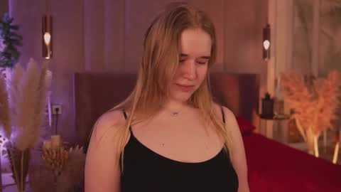 Mia online show from 03/23/26, 05:11