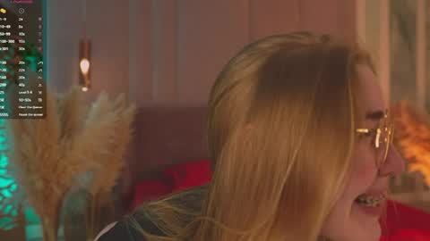 Mia online show from 04/08/26, 05:07