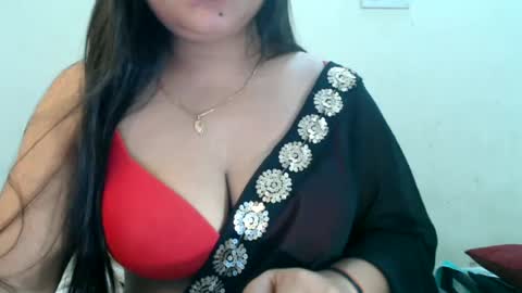 Snapshot of smiley_queen99 chatting on 06/17/26, 04:48 smiley online show from 06/17/26, 04:48