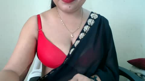 Snapshot of smiley_queen99 chatting on 06/21/26, 02:25 smiley online show from 06/21/26, 02:25