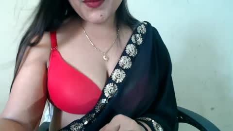 Snapshot of smiley_queen99 chatting on 06/22/26, 04:20 smiley online show from 06/22/26, 04:20