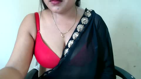Snapshot of smiley_queen99 chatting on 07/04/26, 03:35 smiley online show from 07/04/26, 03:35
