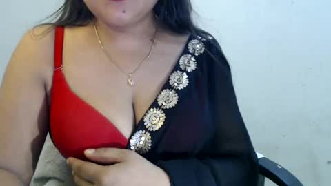 Snapshot of smiley_queen99 chatting on 07/11/26, 02:31 smiley online show from 07/11/26, 02:31