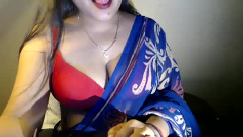 Snapshot of smiley_queen99 chatting on 07/13/26, 05:38 smiley online show from 07/13/26, 05:38