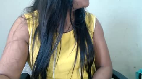 Snapshot of smiley_queen99 chatting on 07/17/26, 10:33 smiley online show from 07/17/26, 10:33