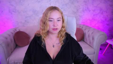 smilingladyy online show from 09/27/25, 12:21