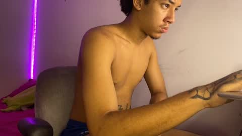 smith_kiki66 online show from 05/26/26, 10:00