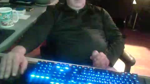 Snapshot of smly chatting on 10/31/25, 12:17 smly online show from 10/31/25, 12:17