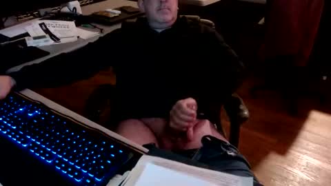 Snapshot of smly chatting on 11/18/25, 11:37 smly online show from 11/18/25, 11:37