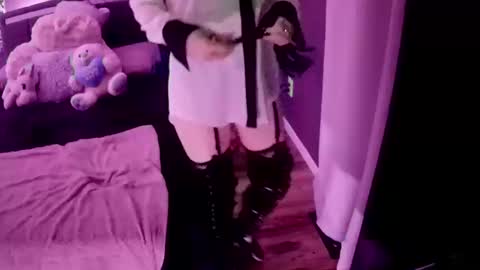 love bug online show from 10/13/25, 04:45