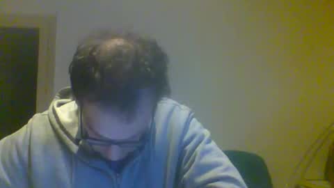 Snapshot of smokered100s chatting on 11/15/25, 06:37 luca online show from 11/15/25, 06:37