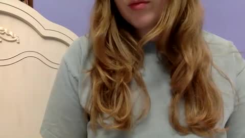 Snapshot of smokeshow3 chatting on 12/28/24, 03:26 smokeshow3 online show from 12/28/24, 03:26
