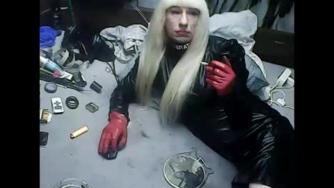 Snapshot of smokeslut365 chatting on 01/08/25, 04:02 smokeslut365 online show from 01/08/25, 04:02