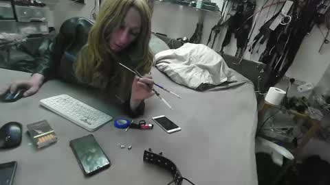 Snapshot of smokeslut365 chatting on 01/22/25, 01:31 smokeslut365 online show from 01/22/25, 01:31