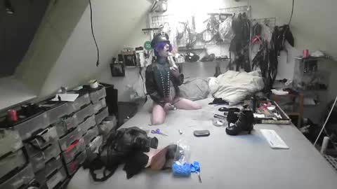 Snapshot of smokeslut365 chatting on 02/02/25, 10:06 smokeslut365 online show from 02/02/25, 10:06