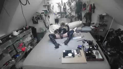 Snapshot of smokeslut365 chatting on 02/07/25, 11:55 smokeslut365 online show from 02/07/25, 11:55