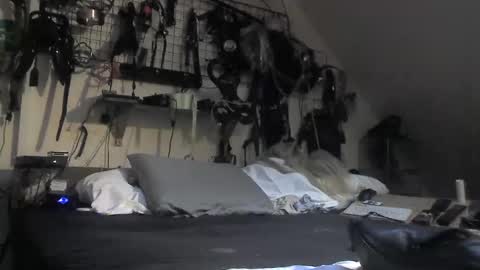 Snapshot of smokeslut365 chatting on 02/15/25, 11:14 smokeslut365 online show from 02/15/25, 11:14