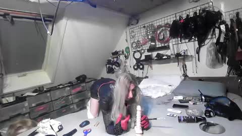 Snapshot of smokeslut365 chatting on 03/03/25, 07:06 smokeslut365 online show from 03/03/25, 07:06