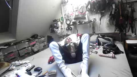 Snapshot of smokeslut365 chatting on 03/04/25, 12:29 smokeslut365 online show from 03/04/25, 12:29