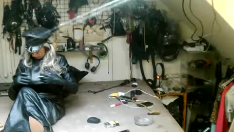 Snapshot of smokeslut365 chatting on 07/19/26, 06:06 smokeslut365 online show from 07/19/26, 06:06