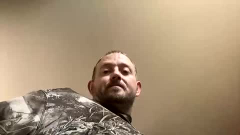 Snapshot of smokeymt420 chatting on 02/18/25, 03:32 smokeymt420 online show from 02/18/25, 03:32