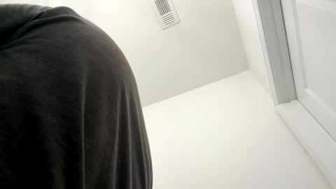 Snapshot of smokeymt420 chatting on 09/17/25, 10:33 smokeymt420 online show from 09/17/25, 10:33