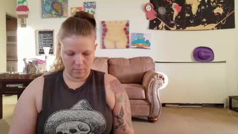 Snapshot of smokihippi chatting on 07/29/26, 01:37 Big Dawg online show from 07/29/26, 01:37