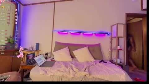 Carolina online show from 04/22/26, 04:08