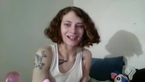 Snapshot of smoothvodka chatting on 01/01/25, 11:07 Bambi--Vodka online show from 01/01/25, 11:07
