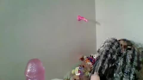 Snapshot of smoothvodka chatting on 01/05/25, 01:35 Bambi--Vodka online show from 01/05/25, 01:35