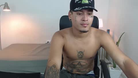 Snapshot of snak_master1 chatting on 09/13/25, 03:01 snak_master1 online show from 09/13/25, 03:01