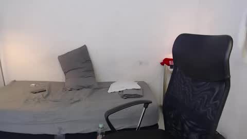 Snapshot of snak_master1 chatting on 09/18/25, 05:59 snak_master1 online show from 09/18/25, 05:59