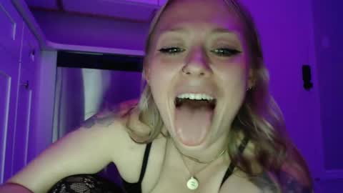 Snapshot of sneakyalicek chatting on 01/30/25, 03:22 sneakyalicek online show from 01/30/25, 03:22