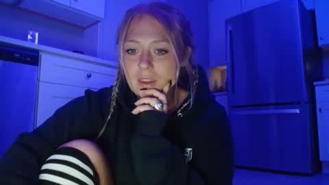 Snapshot of sneakyalicek chatting on 10/01/25, 01:00 sneakyalicek online show from 10/01/25, 01:00