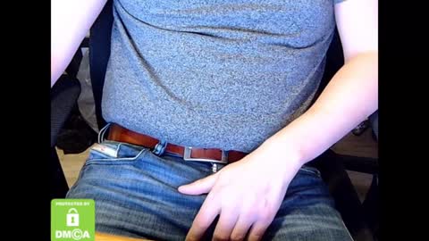 Snapshot of sneakybill82 chatting on 01/02/25, 10:01 Sneakybill online show from 01/02/25, 10:01