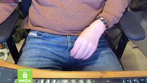 Snapshot of sneakybill82 chatting on 02/21/25, 10:59 Sneakybill online show from 02/21/25, 10:59