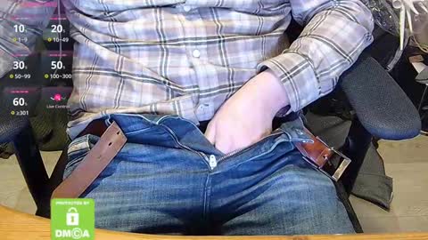 Snapshot of sneakybill82 chatting on 02/28/25, 10:39 Sneakybill online show from 02/28/25, 10:39