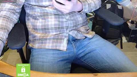 Snapshot of sneakybill82 chatting on 03/07/25, 07:52 Sneakybill online show from 03/07/25, 07:52