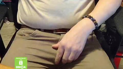 Snapshot of sneakybill82 chatting on 03/12/25, 07:13 Sneakybill online show from 03/12/25, 07:13