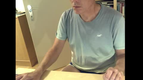 sneaxfreund online show from 10/12/25, 10:42