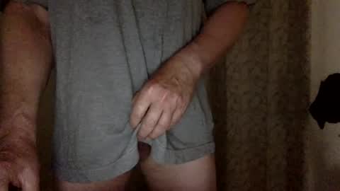 Snapshot of snoupydog chatting on 06/30/26, 12:17 snoupydog online show from 06/30/26, 12:17