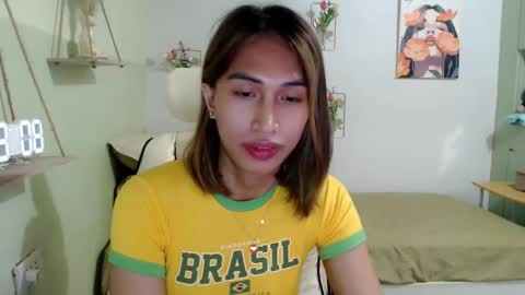 Snapshot of snow_2000 chatting on 12/12/24, 12:01 snow_2000 online show from 12/12/24, 12:01