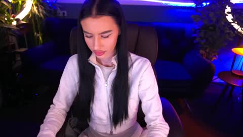 snow_whiteeex online show from 01/28/25, 07:53