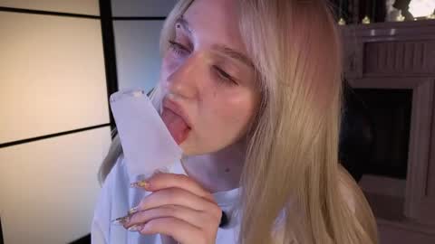 Ellie online show from 06/06/26, 05:45