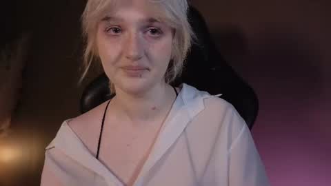Snapshot of snowflakeskitty chatting on 07/15/26, 05:23 Ellie online show from 07/15/26, 05:23