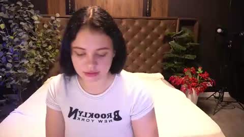 Snapshot of snowwhite_bella chatting on 07/17/26, 07:41 snowwhite_bella online show from 07/17/26, 07:41