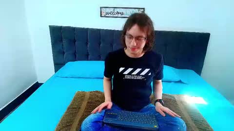 Snowyx  online show from 09/25/25, 07:39