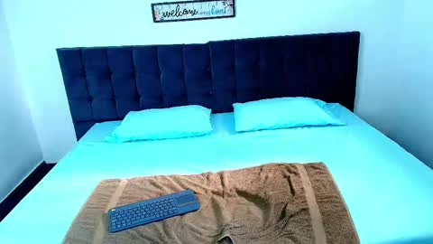 Snowyx  online show from 10/07/25, 08:39